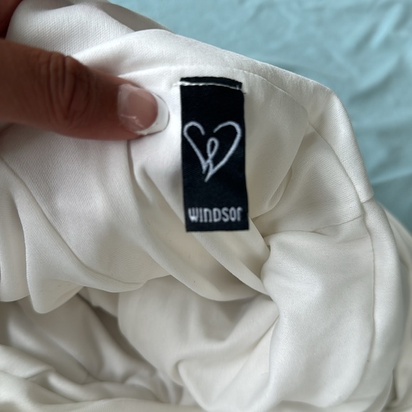 White V-Neck Long Sleeve Ruched Dress ⚪ - Picture 5 of 6